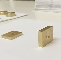 样品台及其调节机构的制造： 电子显微镜和400简易机床线切割加工